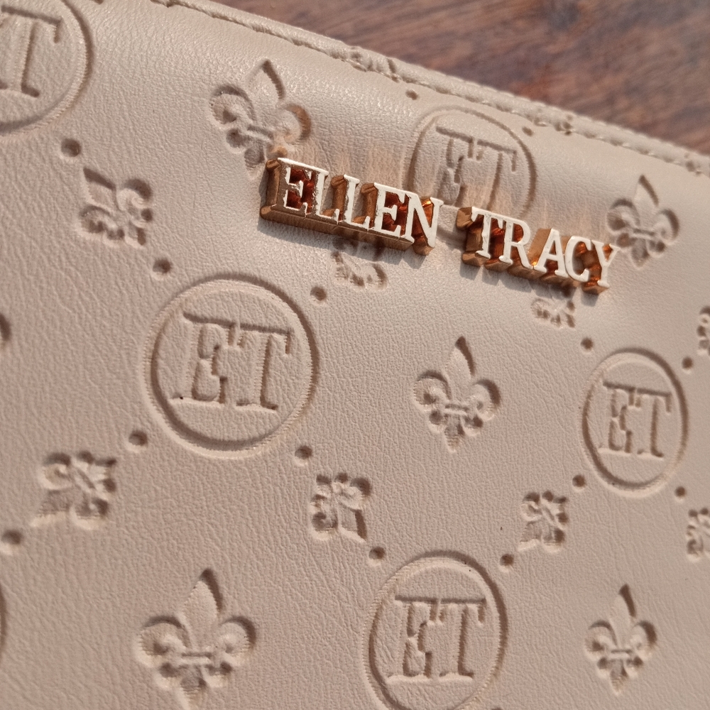Original Ellen Tracy NWT Wallet *Light Cream Colour - Picture 3 of 17
